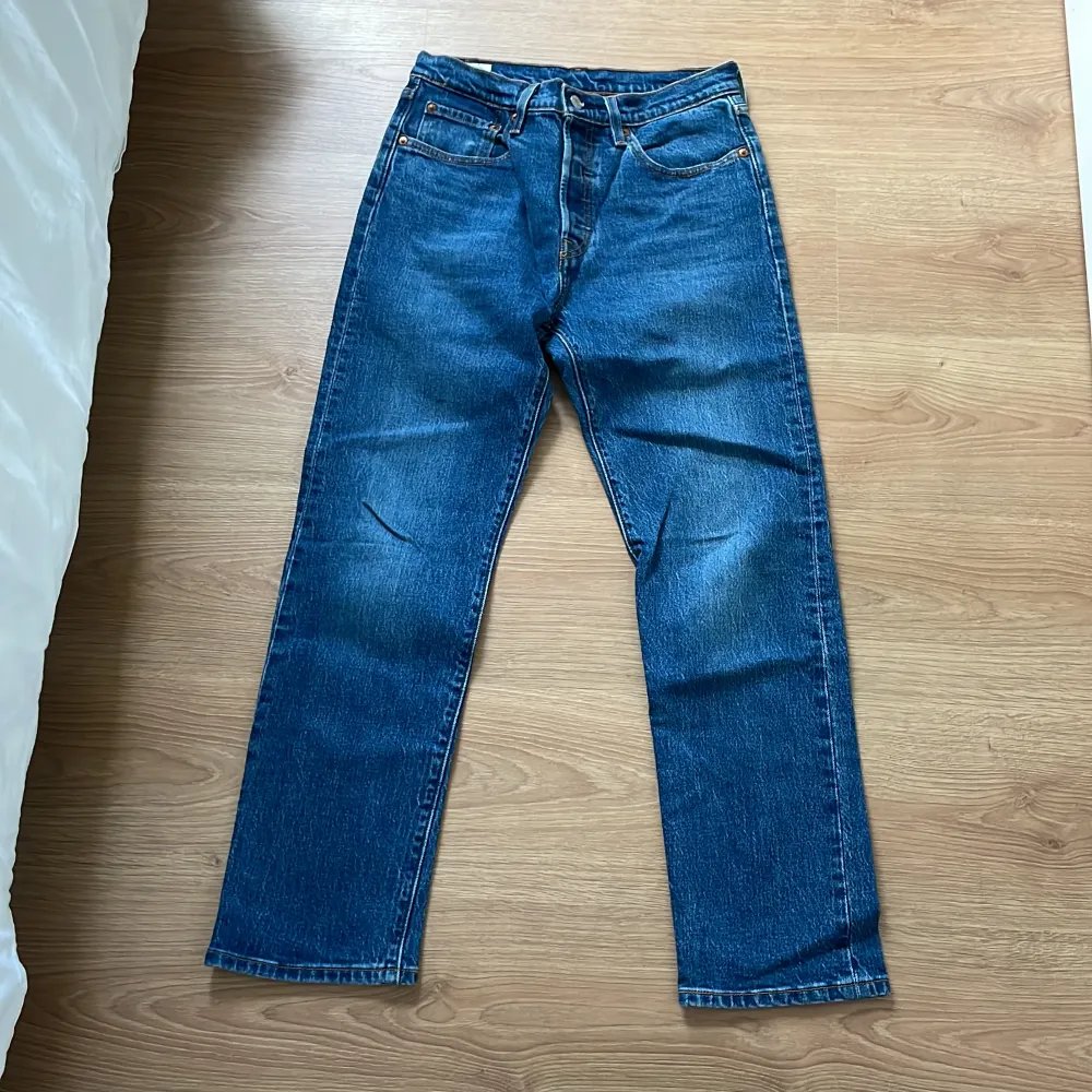 Fina Levis 501 jeans. Passar lite större i storleken.. Jeans & Byxor.