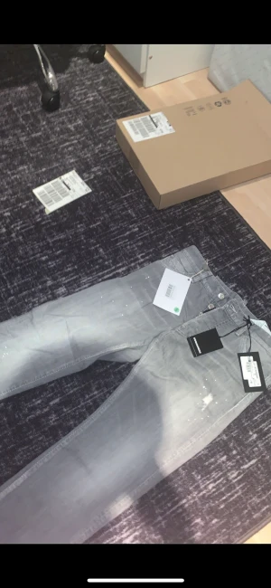 Dsquared2 jeans - WTS Dsquared2 jeans Storlek: 46 IT (sitter som S/M) Skick: 9/10 (inga märken eller skador) Pris: 1800 För mer info och bilder kom PM