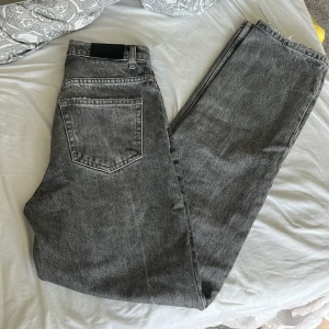 Jeans  - Jeans från Gina Tricot. Mått i sista bilden. 