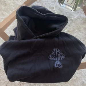 Hoodie  - Hoodie från Pull & Bear, som ny🐻 Väldigt mysigt material inuti🤎