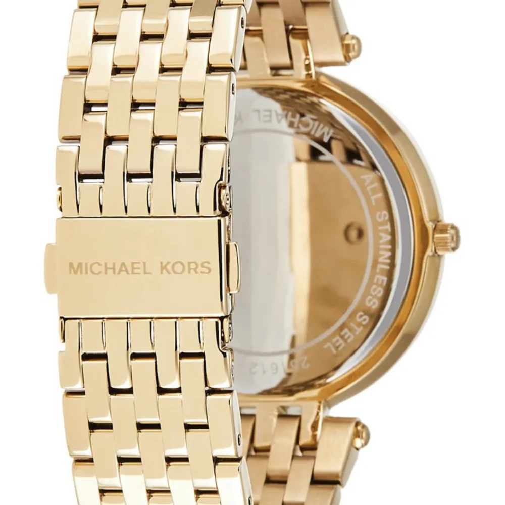Säljer min fina Michael Kors klocka som inte kommer till användning längre. Köpt för 2695kr men säljs för 1600. (Pris kan diskuteras) Står för frakten för klockan💓 Modell: Michael Kors Darci MK3191 . Accessoarer.