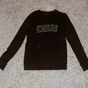 Hugo boss tröja  - Köptes för 1200 kr på emporia, använd ett fåtal gånger, inga skador eller fläckar finns! 💕