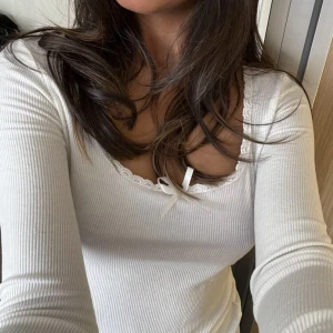 Tröja - BUD ÄR BINDANDE! - Upplagd igen pga oseriös budare. Tröja från Shein strl XS. Frakt tillkommer! OBS, första bilden lånad från recension.