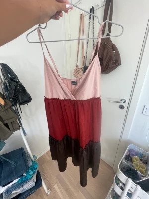 Klänning - Fin klänning i bra skick,storlek 40 men sitter som S,M