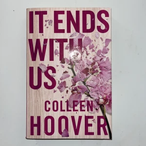 It ends with us - En av dom mest populära böckerna just nu! Aldrig läst och i bra skick. Skriven av Colleen Hoover.  