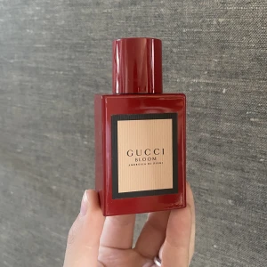Gucci Bloom parfym - Säljer min Gucci Bloom parfym, 30ml ❤️ endast testad så flaskan är full. Nypris 635kr mitt pris 280kr