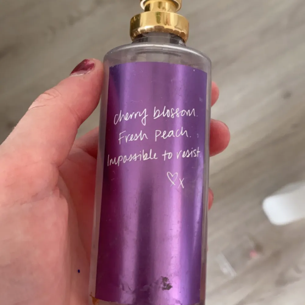 Victoria secret perfym, luktar fräscht o gott! 💕💕köpt för 250 säljer för 150(:. Accessoarer.