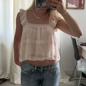 Broderat linne - Så fint broderat linne med volanger😍Liknar Isabel Marant