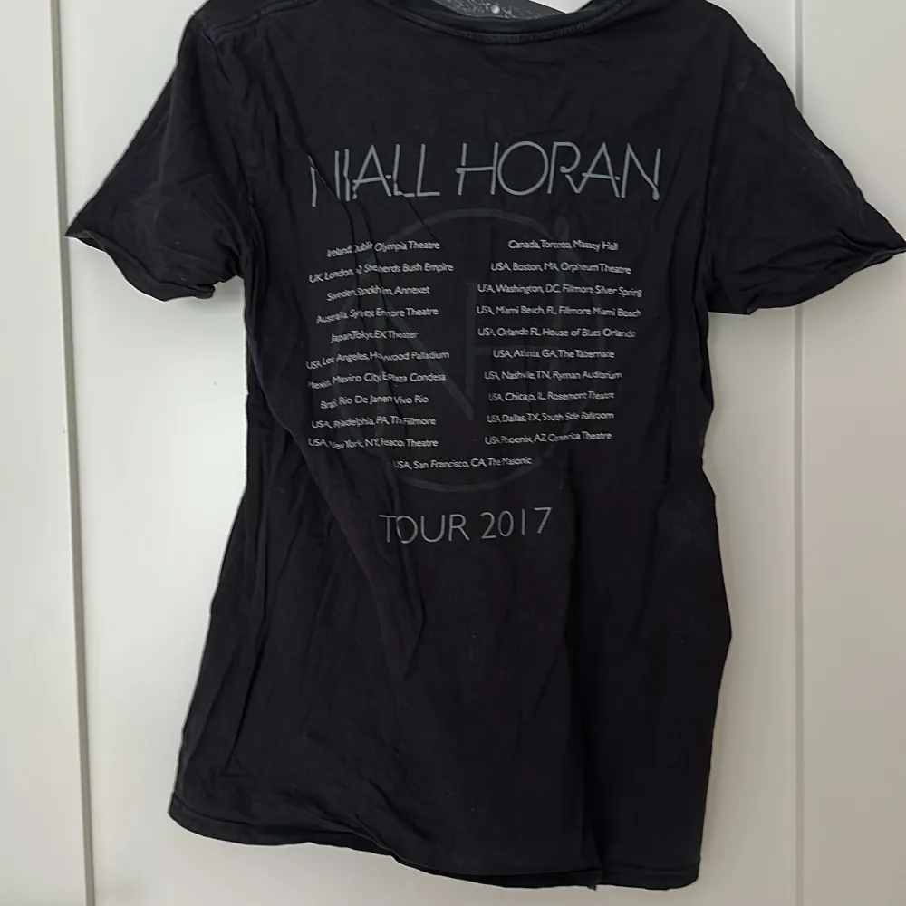 Niall Horan Flicker T-shirt, köpt på hans konsert 2017, Strl M. T-shirts.