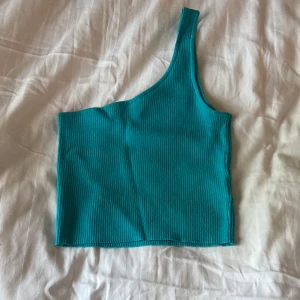 One shoulder top  - Alldrig använd 