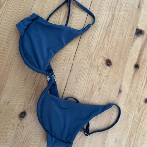 Bikini topp - Så söööt men var för liten för mig priset kan inte diskuteras 