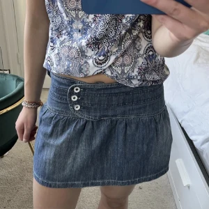 Jeans kjol - Säljer denna super fina jeans kjolen ! Perfekt nu till sommaren 