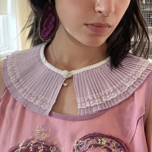 Lila krage - Fin lila krage