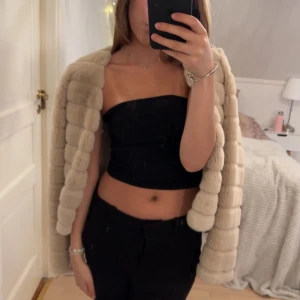 Pull over - En super fin pull over som passar perfekt till allt. Använt en gång.