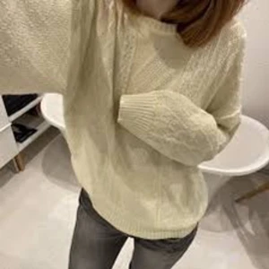 Stickad tröja - Jättefin och skön stickad tröja💗köptes i Rom förra året 