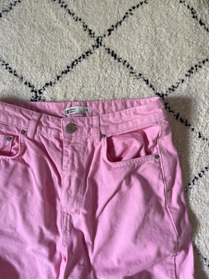 Rosa jeans från Gina - Helt oanvända jeans från Gina💕