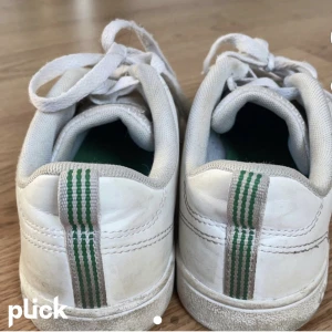 Adidas skor - Ett par jätte fina adidas skor som är använda. 💗