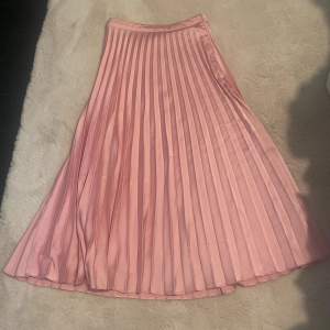 Fin rosa kjol använd få tal gånger 