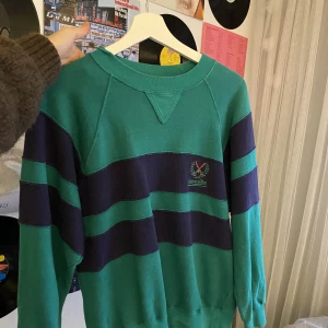 Retro sweatshirt - Mer grön i verkligheten. Hör av dig om du undrar något