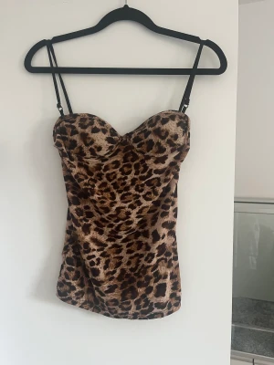 Y2k topp - Jättesnygg leopardtopp som tyvärr inte är min stil längre