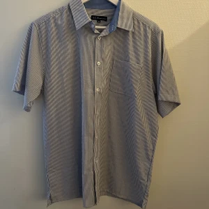 S.C.W skjorta  - Riktigt snyggt skjorta som köptes i somras men användes 2-3 gånger🙌🏻