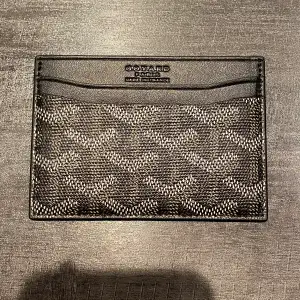 Goyard sulpice cardholder. 10/10 condition. Used a few times, good as new. Fits 4+ cards. 