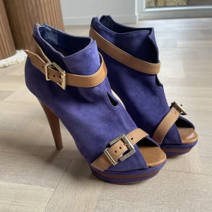 Schutz - Använd få gånger. Är i bra skick.  Väldigt sköna skor Nypris: 2700kr.