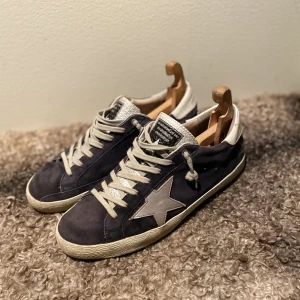 Golden Goose Superstar - Intressekoll på dessa sjukt fräscha och sällsynta golden goose. Kom med prisförslag