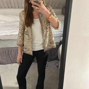 Trekvartsärmad från zara - Skiiiiiit snygg trekvartsärmad jacka/kofta från zara😍