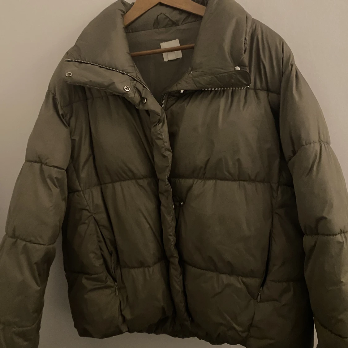 H&m olivfärgad grön vinterjacka  - 90