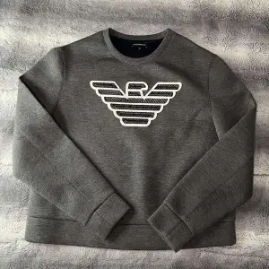 Armani sweatshirt i nytt skick och helt oanvänd. 🌸 