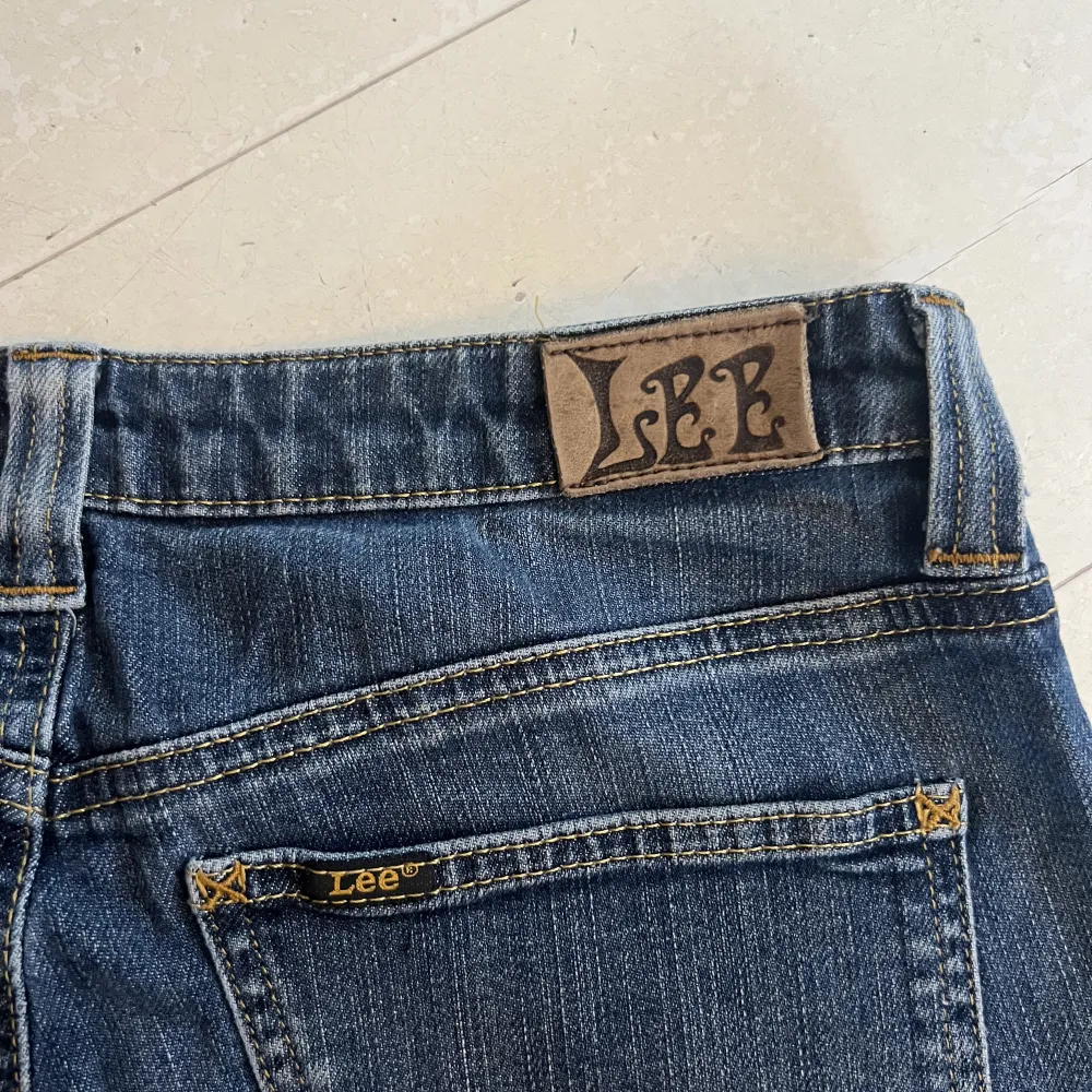 Vintage lee jeans  i fint skick. 80 höft/midja, 72 innerbenslängd. . Jeans & Byxor.