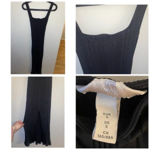 Fodral Långklänning  - I ribbat ish material.  Har en slits baktill  Hämtas i Högdalen eller skickas mot fraktkostnad 