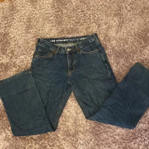 Low straight waist jeans - Jätte bra skick säljer för att de är för korta på mig