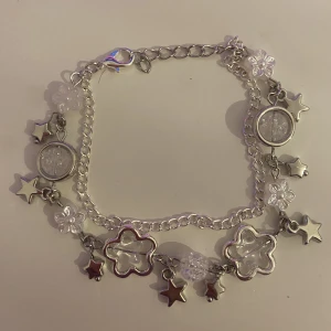 armband - ⋆˙⟡ ♡ ☁️handgjort armband gjort av mig i rostfritt stål☁️ ♡ ⟡˙ ⋆ +frakt. alltid rengjort innan det skickas iväg. mer info i dm.