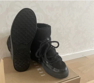 Inuikii - Säljer mina sparsamt använda inuikiis! Använda enstaka gånger👍 Säljer då jag är intresserad av andra skor. Köpare står för frakten men är även öppen till olika prisförslag ❤️ skriv om ni är intresserade ❤️