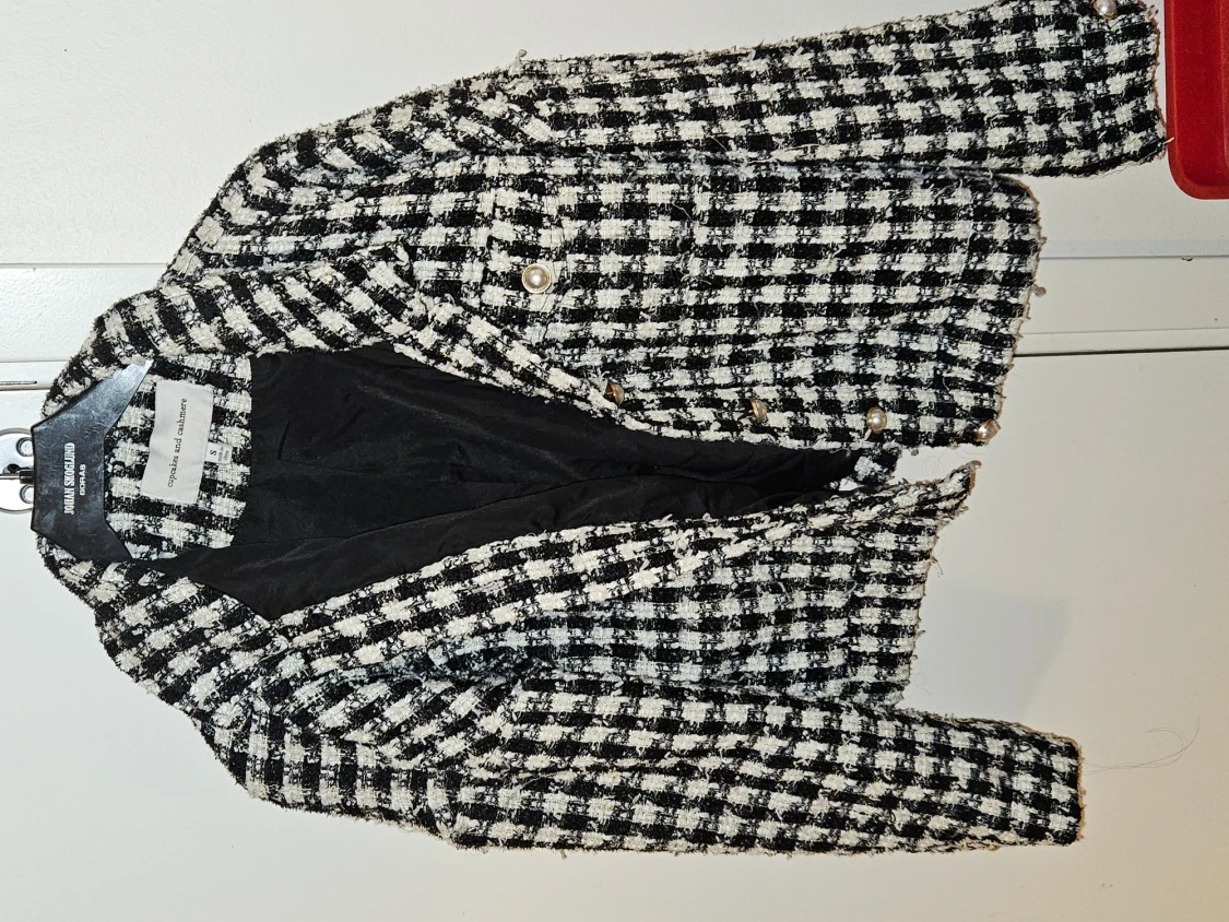 Cupcakes and cashmere