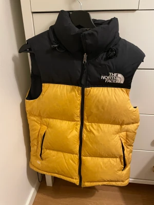 North Face väst - Säljer min north face väst storlek xs  pris: 400