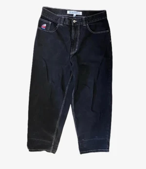 Polar big boy  - Riktigt Baggy jeans i storlek M. Sitter bra. Lite slitna nertill men annars bra kvalite 