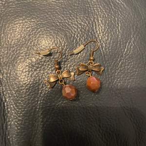 A pair of beautiful bronze earrings vintage thrift from Spain! 