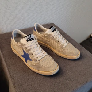 Golden Goose skor - Riktigt feta Golden Goose ball star skor i storleken 40, cond 8/10. Enbart skorna därav det låga priset! (Nypris 5500) Äkthetsbevis finns
