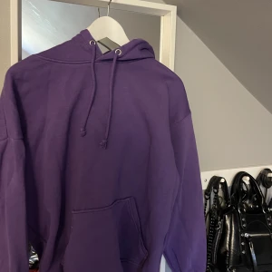 Hoodie - Basic skön hoodie från Bikbok!