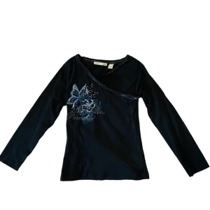 Långarmad tröja  - Barnstorlek. Kontakta vid intresse <3