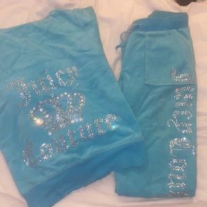 Juicy couture set   - Säljer pga använder inte längre.  Super fina och skönt material💞 Alla diamanter är kvar!💞 Katt och hund finns i hemmet💞