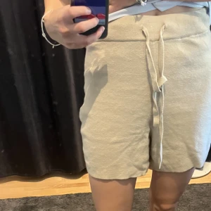 Cashmere shorts  - Sköna shorts i cashmere blend 