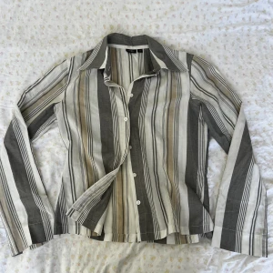 Skjorta - Cool randig skjorta 🌼🌼