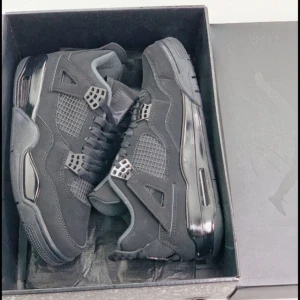 Air jordan 4 black cat - Tja!! Säljer olika jordans helt nya Finns alla storlekar  Skriv ifall du är intresserad så får du mer info!!!