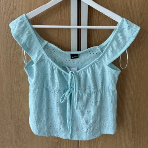 Topp - Jätte söt topp som aldrig är använd lappen sitter kvar, storlek s