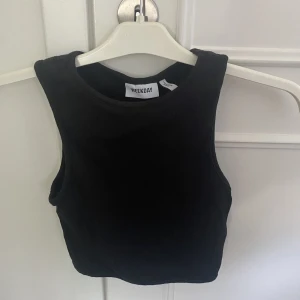 Ribbat linne  - Basic svart ribbat linne från weekday