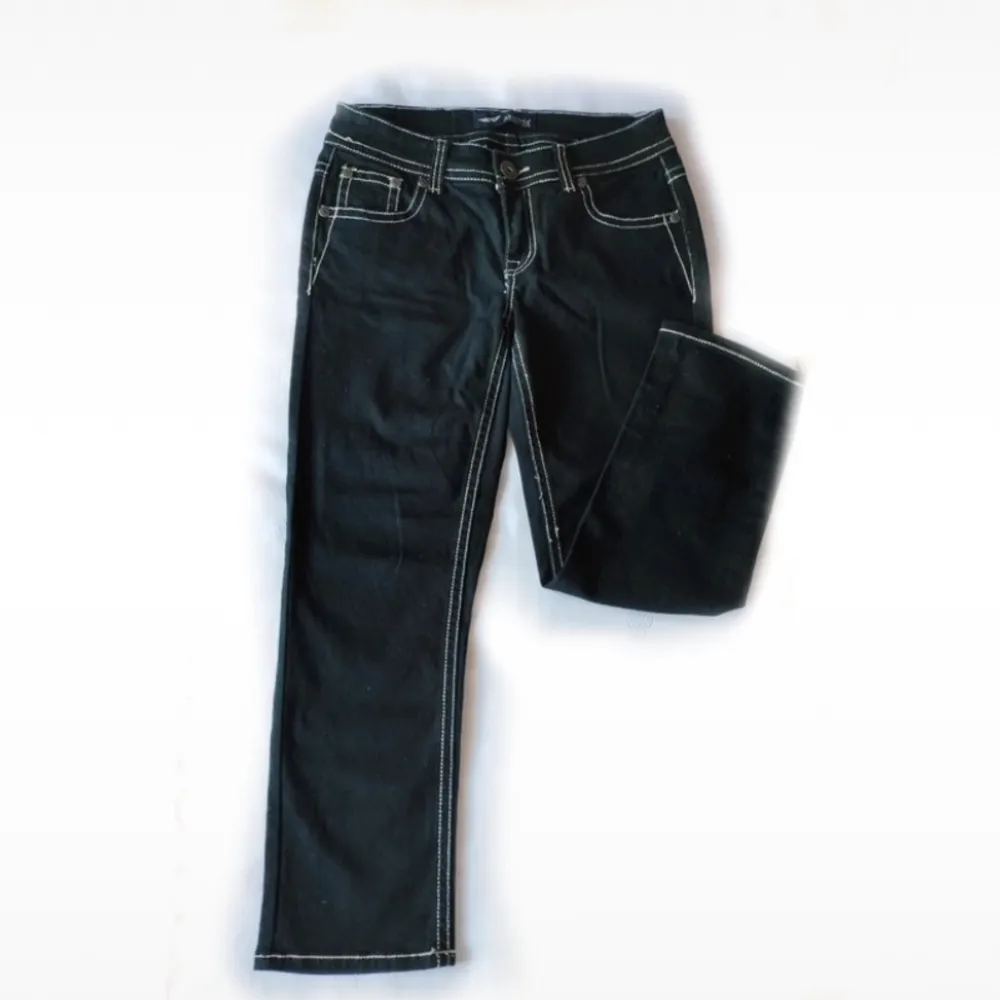 Jätte snygga byxor i bra skick. Har inte använt de för de är i fel storlek. Fråga om mer bilder  det behövs 💗. Jeans & Byxor.